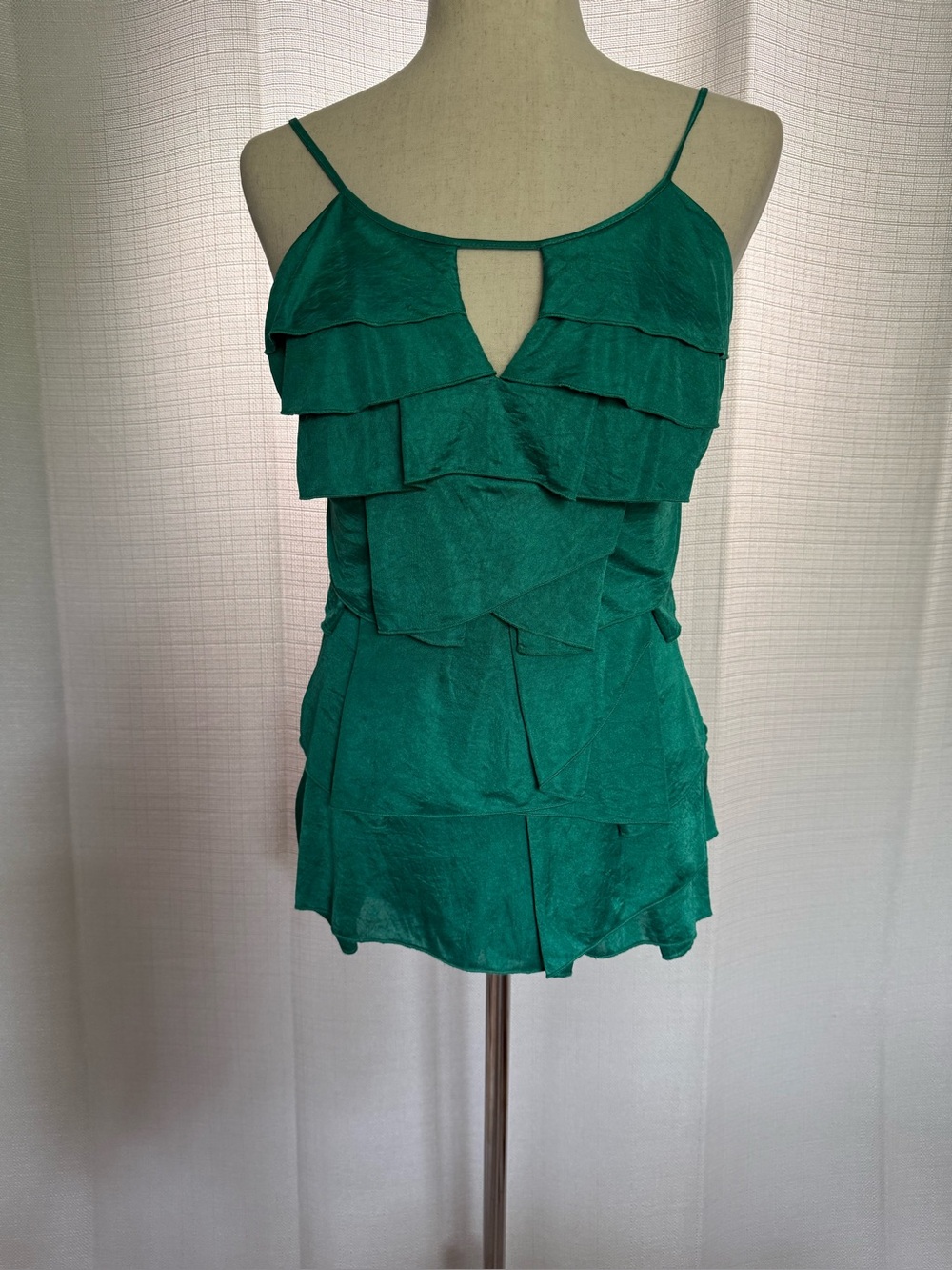 Like New BCBGMaxAzria Green Jewel-tone tiered ruffle spaghetti strap cami - S